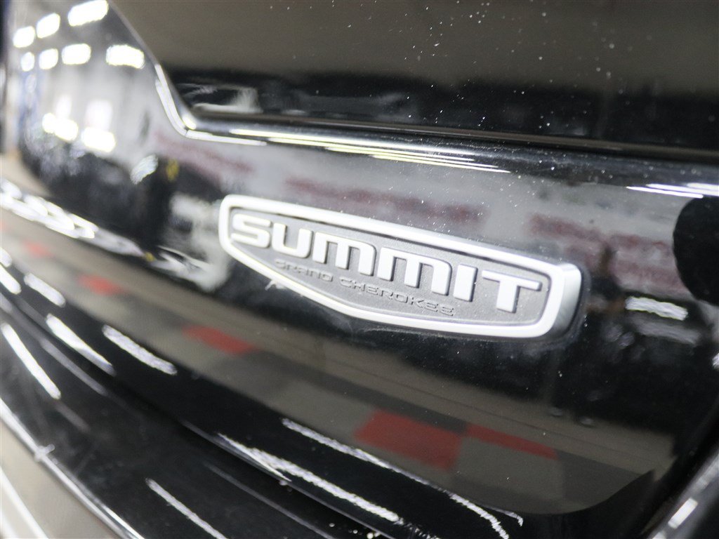 Used 2023 Jeep Grand Cherokee Summit w/ Luxury Tech Group V AWD/4WD image 10