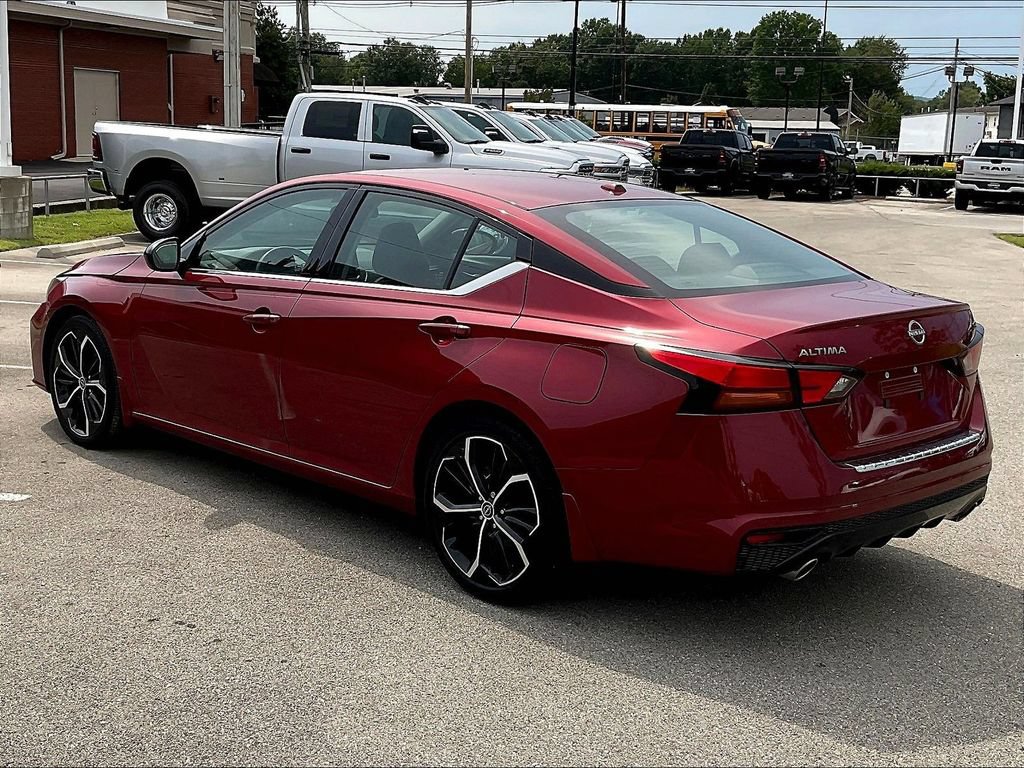 Used 2023 Nissan Altima 2.5 SR FWD image 3