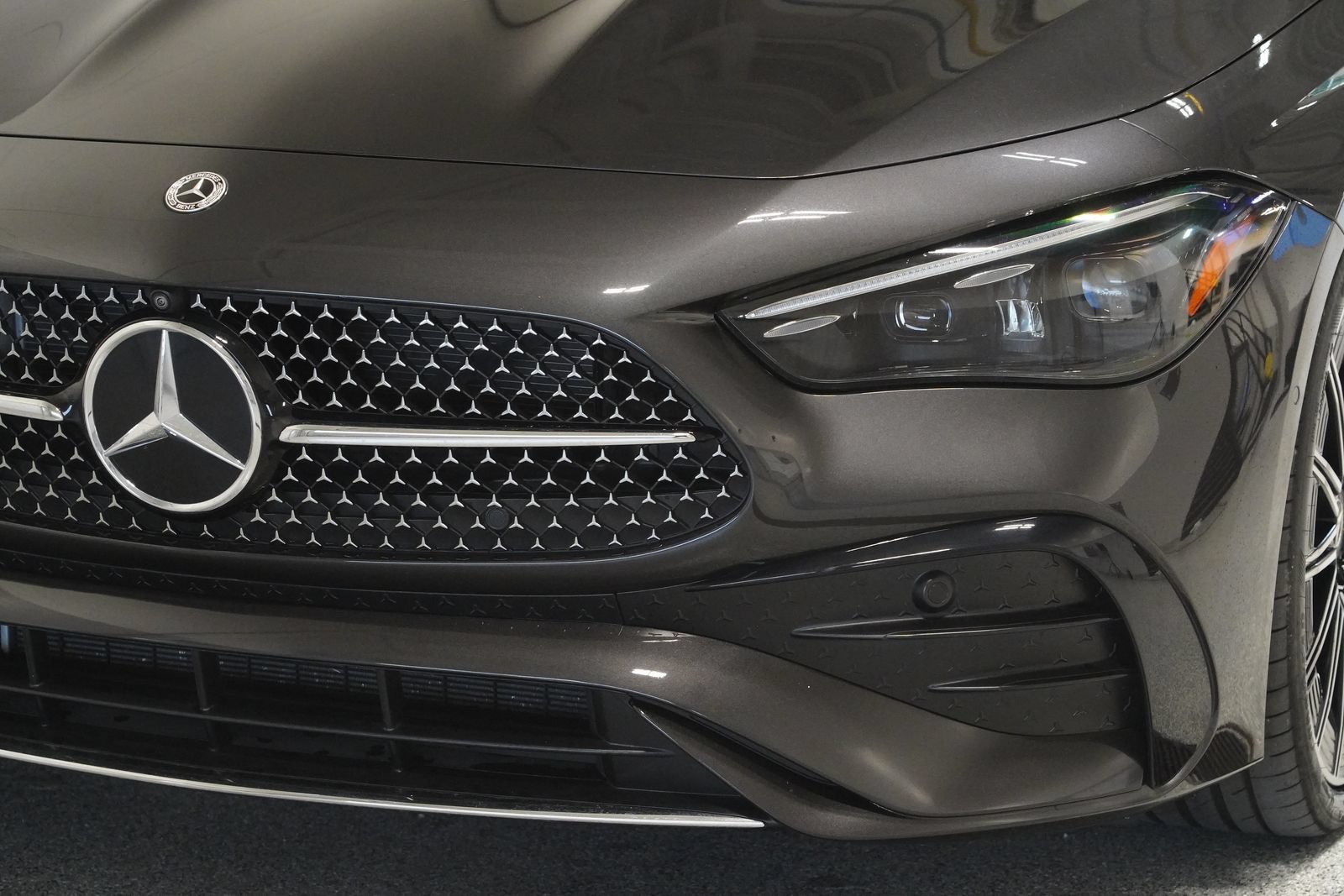 Certified 2025 Mercedes-Benz CLE 450 4MATIC Cabriolet image 9