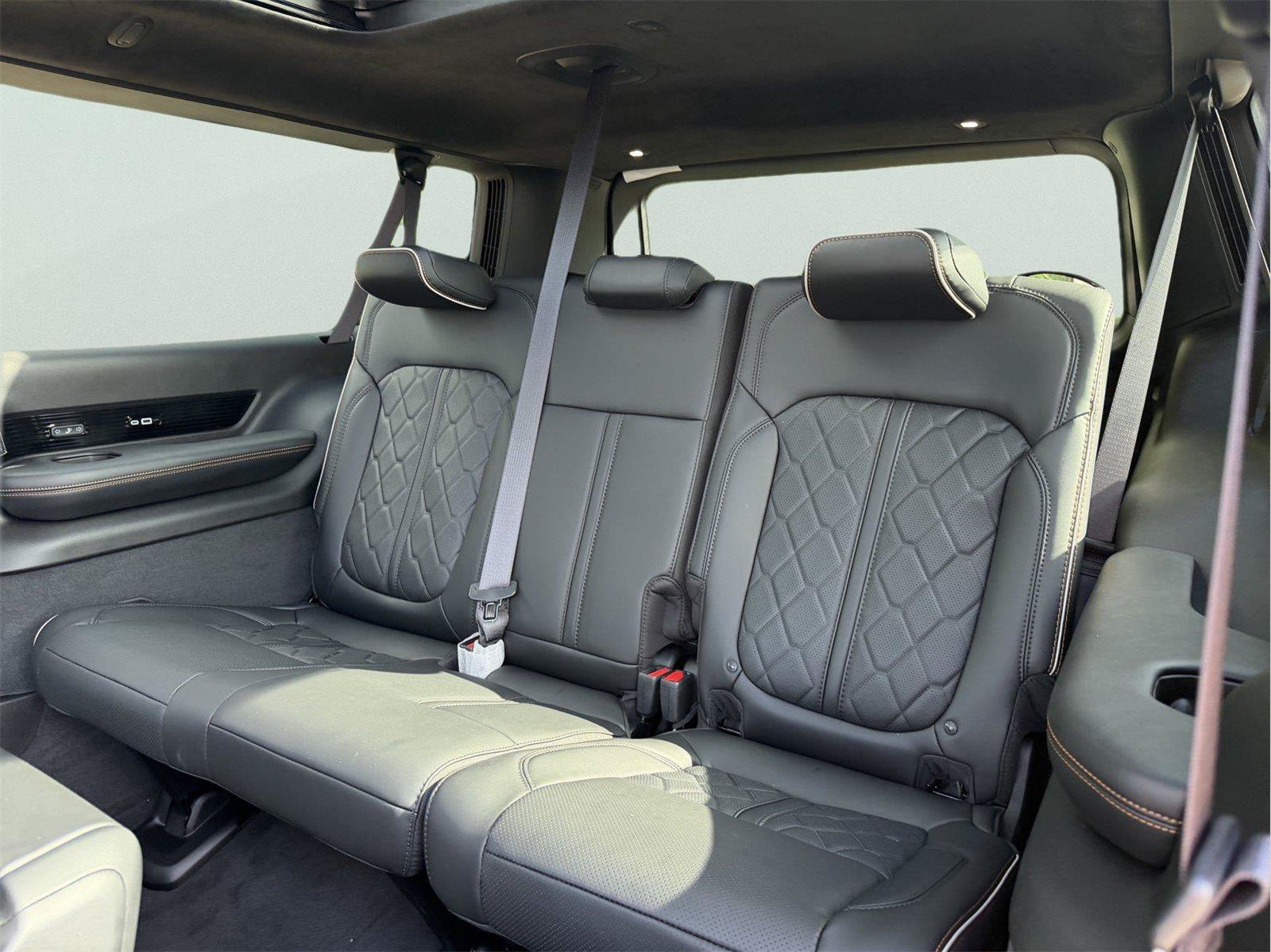 New 2026 Jeep Grand Wagoneer L Summit AWD/4WD image 18