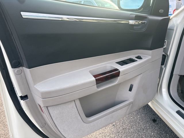 Used 2007 Chrysler 300 C w/ Protection Group II image 20