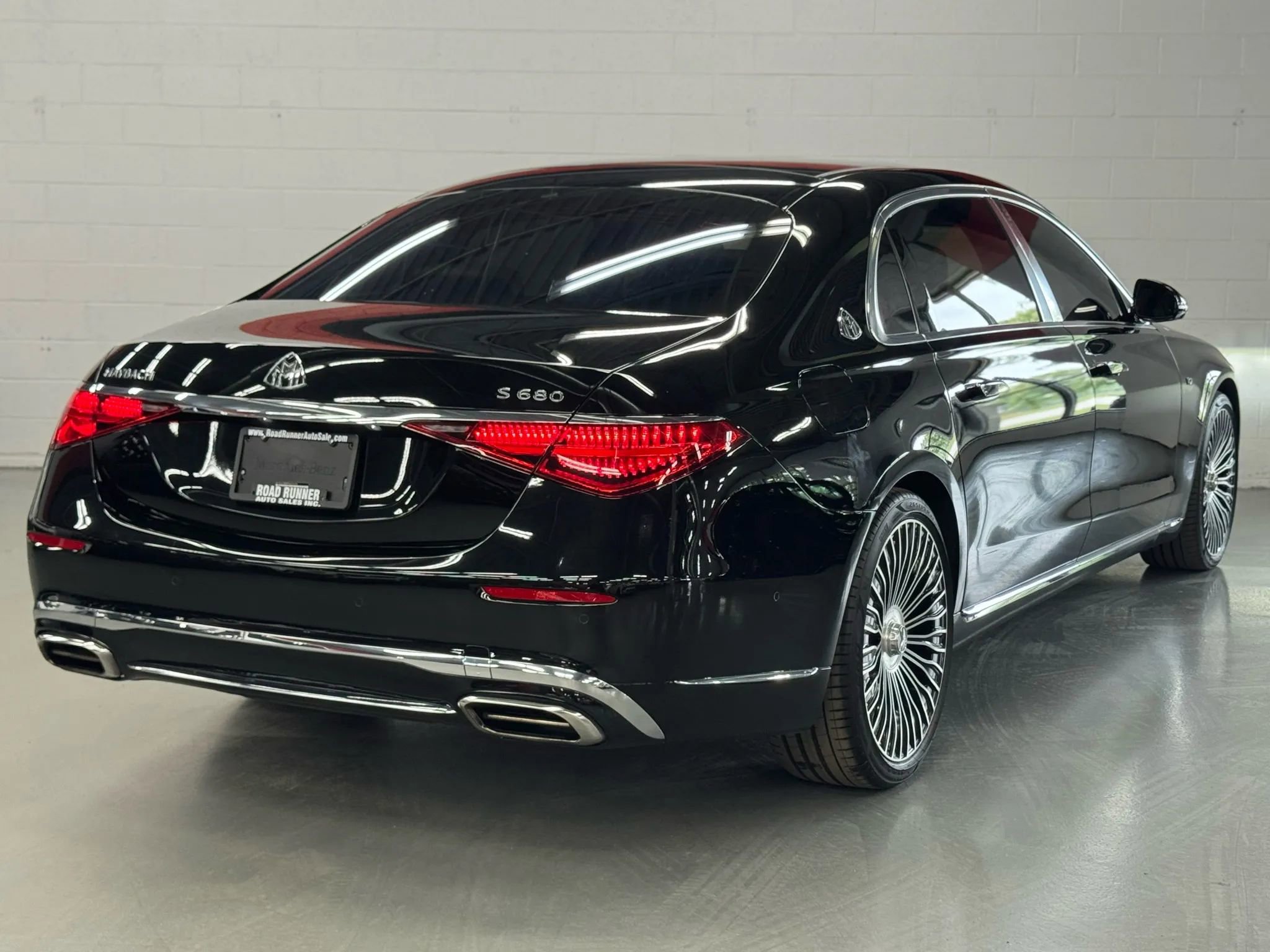 Used 2023 Mercedes-Benz Maybach S 680 S 680 4MATIC Sedan 4D w/ Manufaktur Leather Package image 12