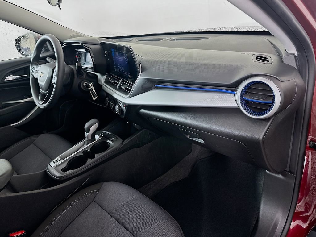Used 2025 Chevrolet Trax LS w/ LS Convenience Package image 27
