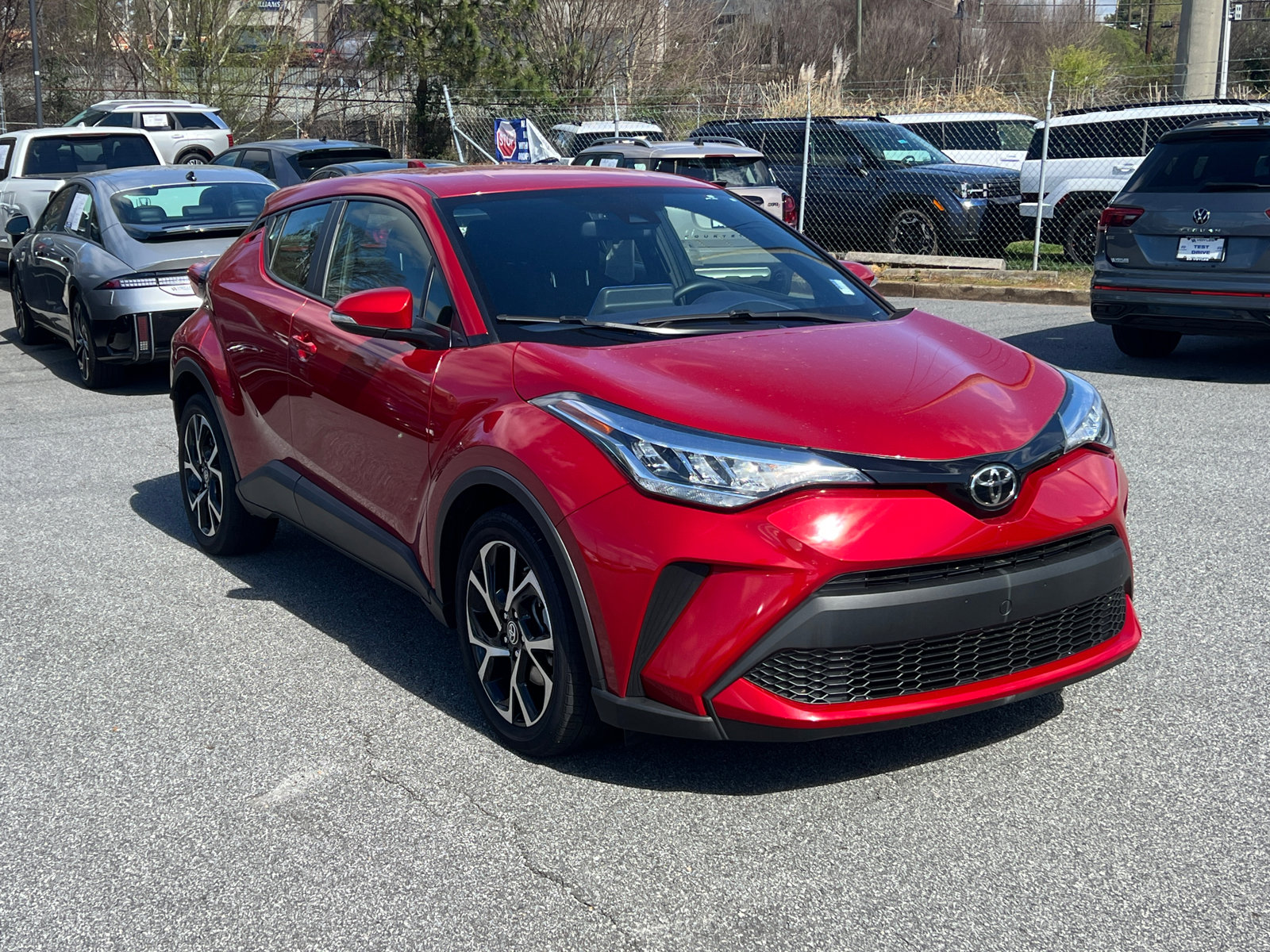 Used 2021 Toyota C-HR XLE FWD image 3