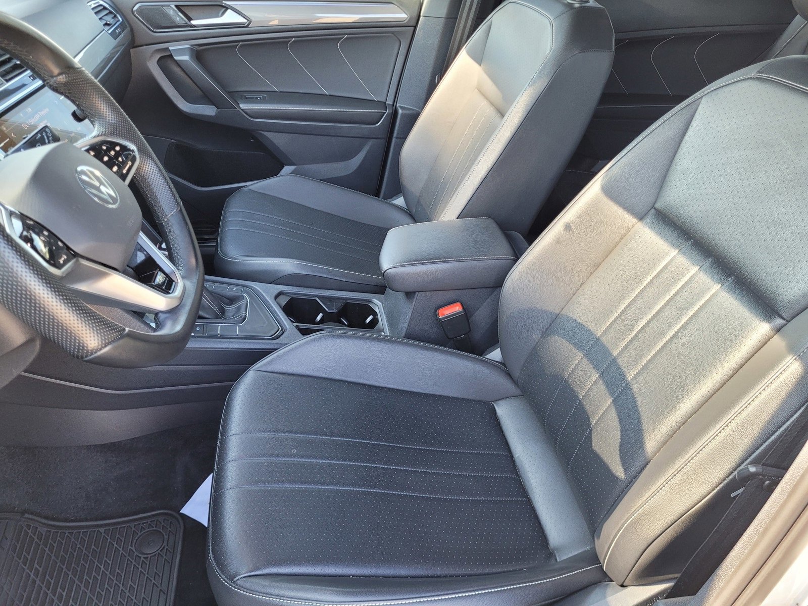 Used 2022 Volkswagen Tiguan SE R-Line image 20