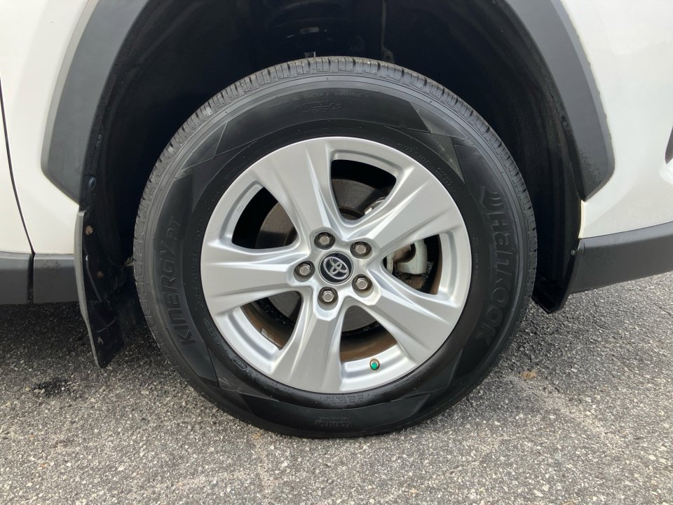 Used 2021 Toyota RAV4 LE image 29