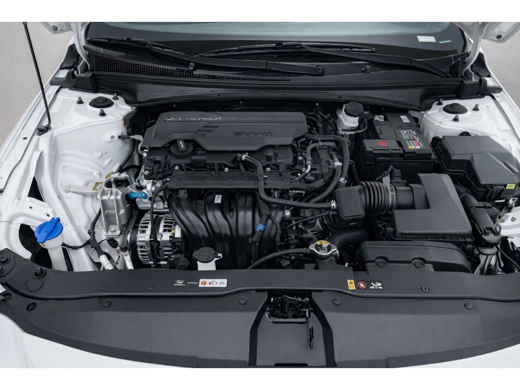 Used 2025 Hyundai Elantra Blue image 28