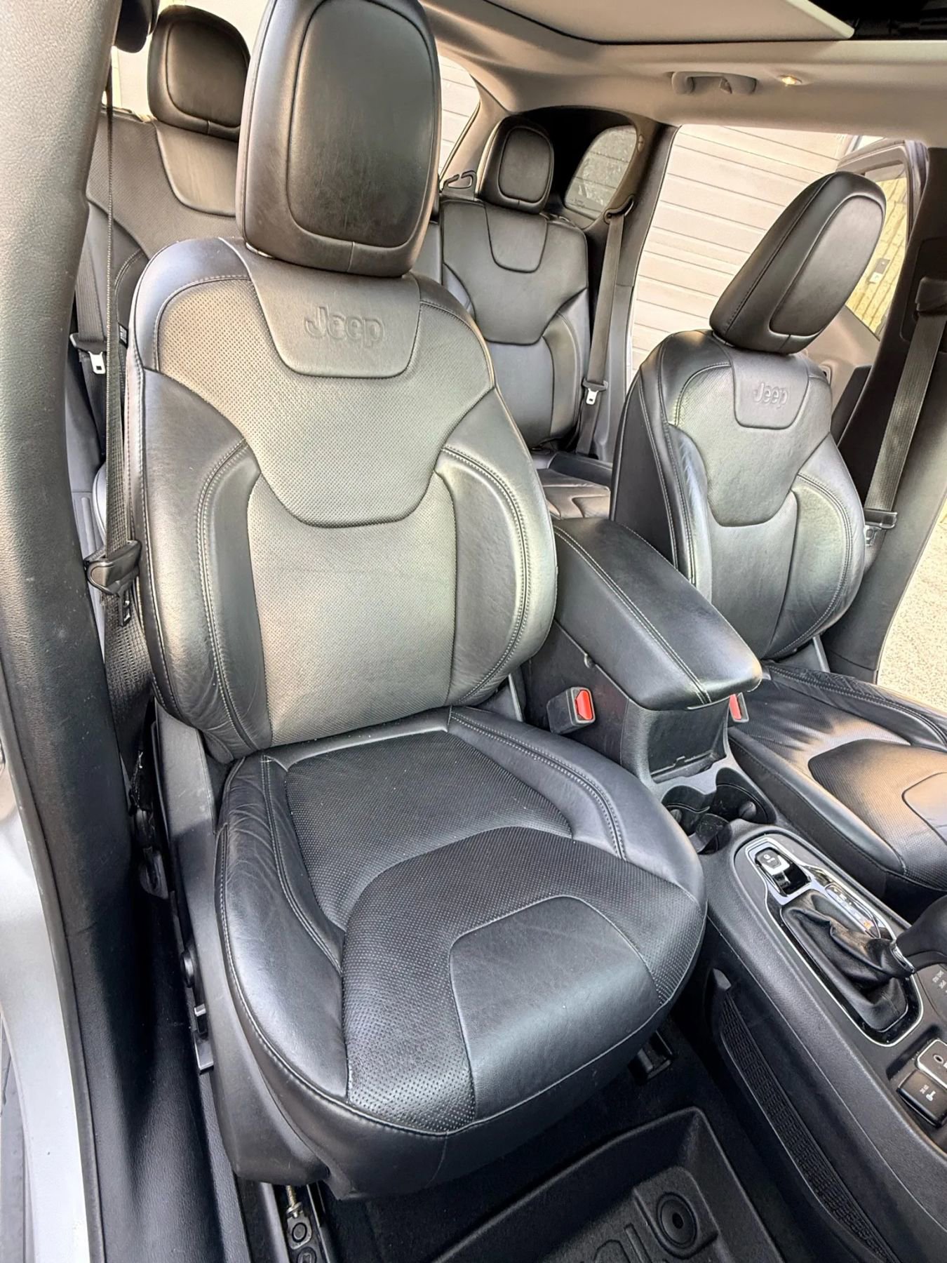 Used 2020 Jeep Cherokee Limited image 31