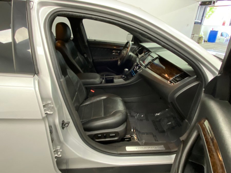 Used 2019 Ford Taurus Limited FWD image 22