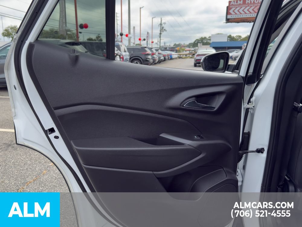 Used 2025 Chevrolet Trax LT FWD image 11