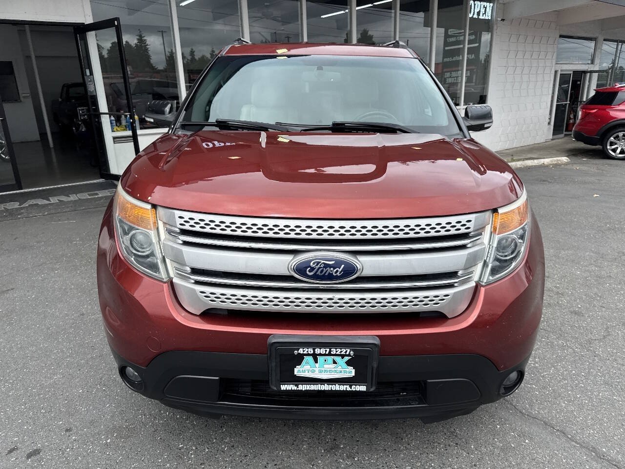 Used 2014 Ford Explorer XLT w/ Equipment Group 202A AWD/4WD image 11