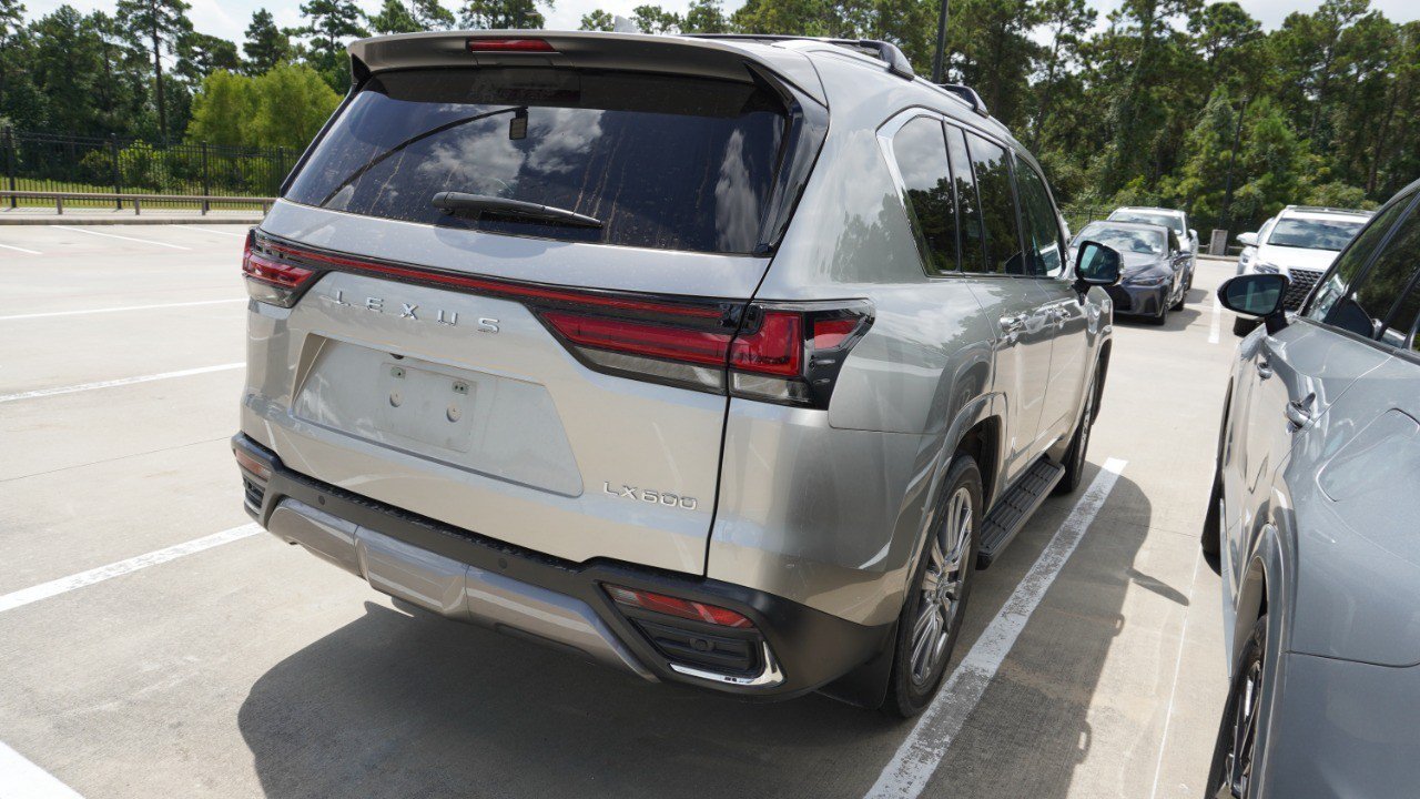 Used 2022 Lexus LX 600 4WD w/ Accessory Package (Z1) image 6