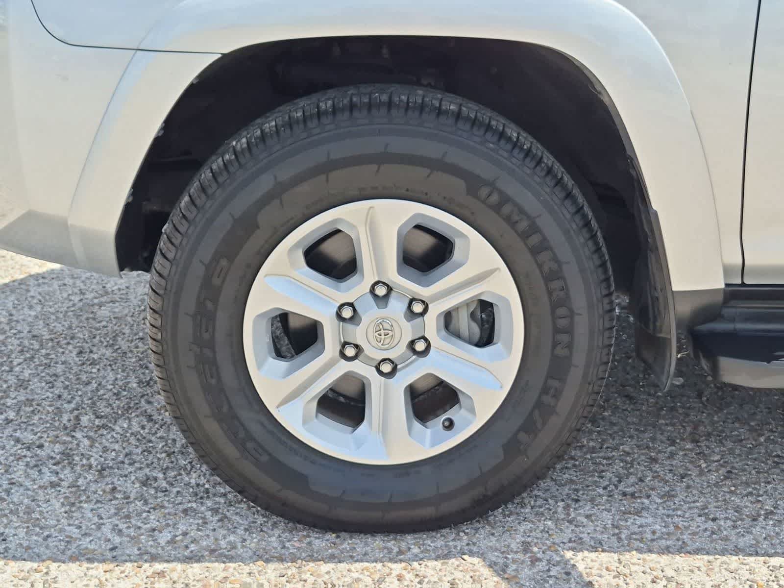Used 2022 Toyota 4Runner SR5 AWD/4WD image 31