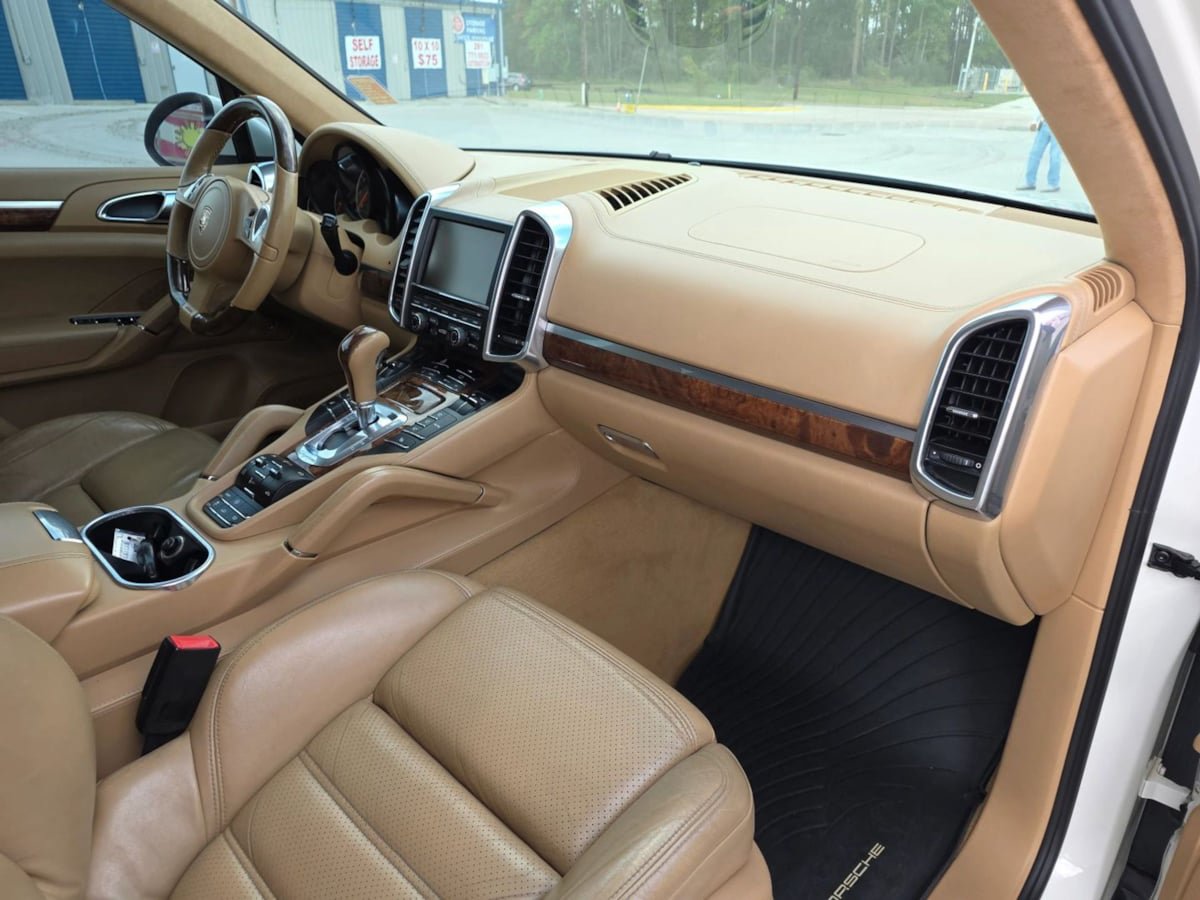 Used 2011 Porsche Cayenne Turbo AWD/4WD image 11