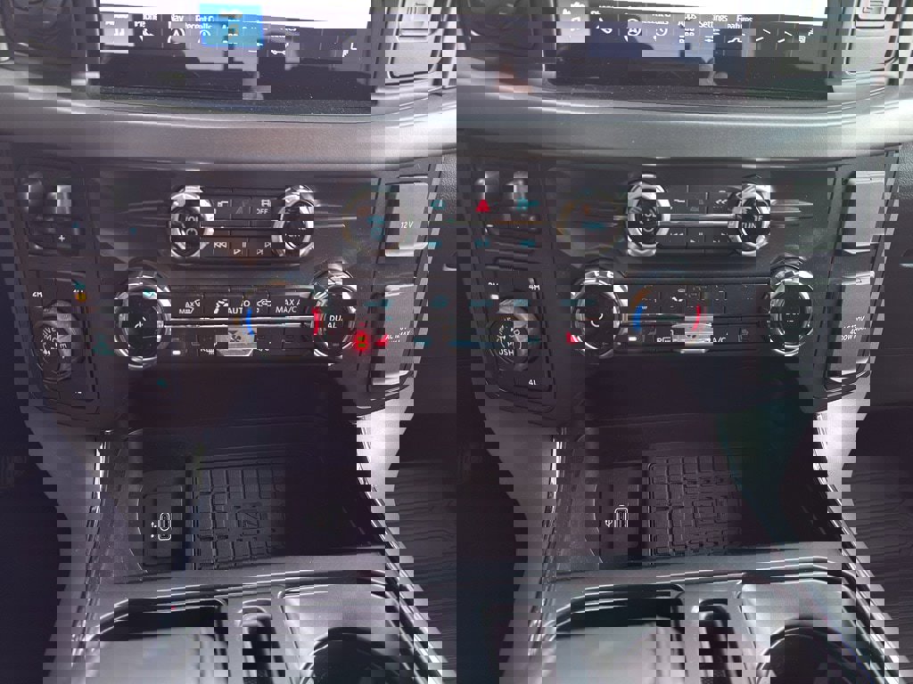 New 2025 Ford F150 XLT w/ Equipment Group 302A MID image 28