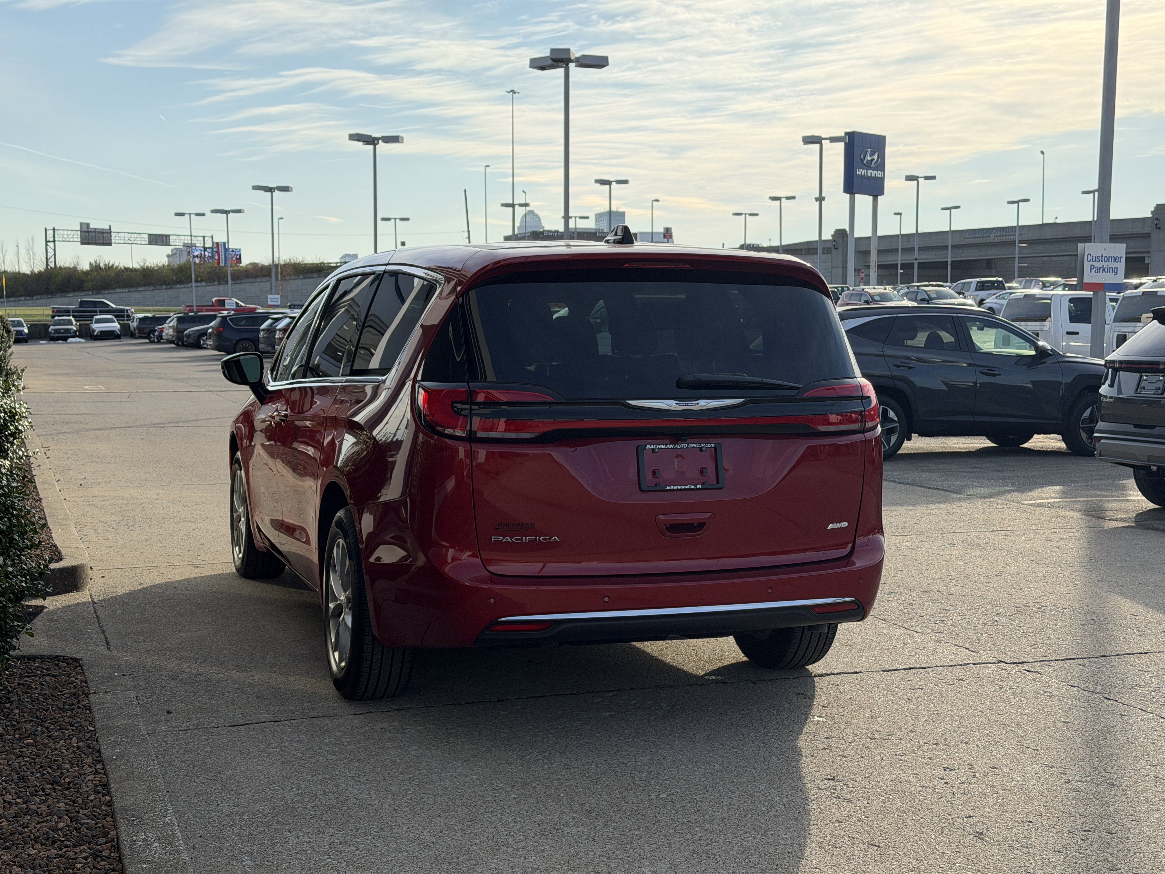 Used 2026 Chrysler Pacifica Select image 6