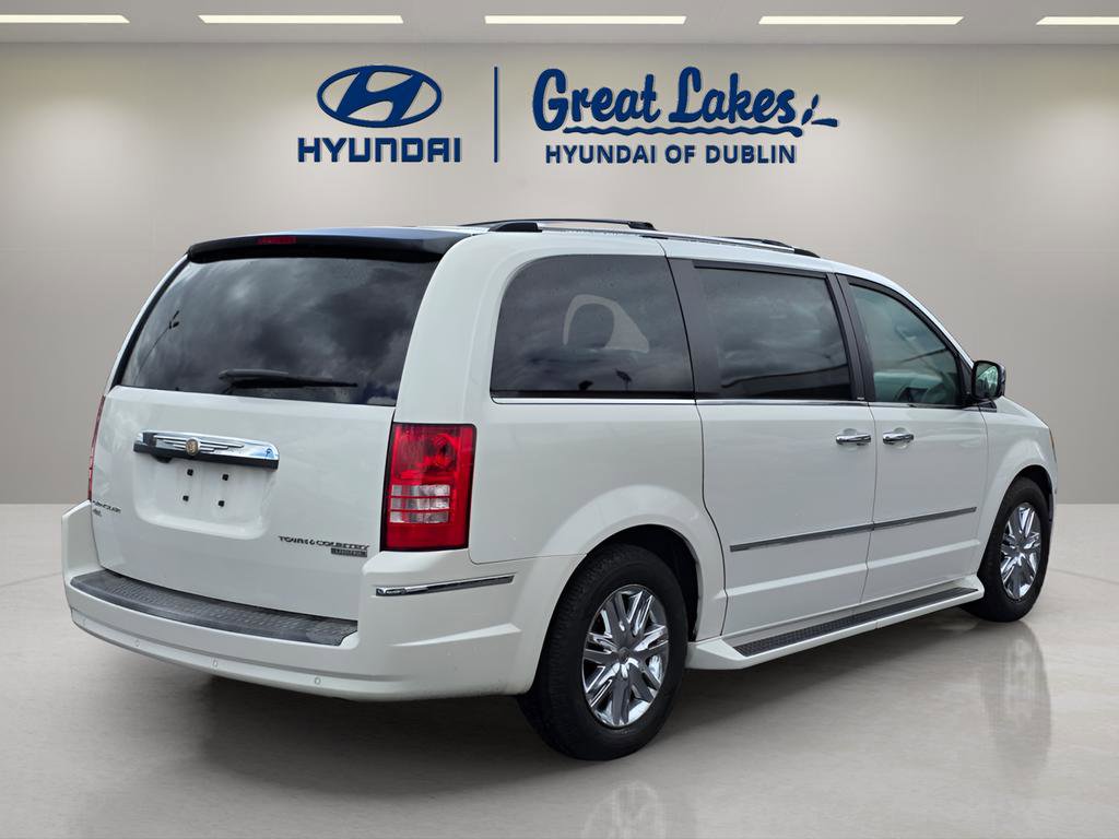 Used 2009 Chrysler Town & Country Limited w/ Entertainment Group #3 FWD image 5