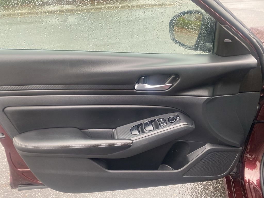 Used 2024 Nissan Altima 2.5 SV image 10