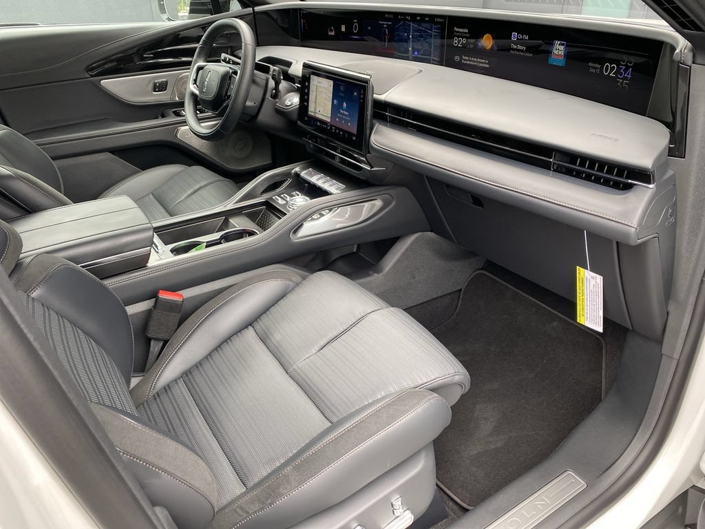 Used 2025 Lincoln Nautilus Reserve AWD/4WD image 37