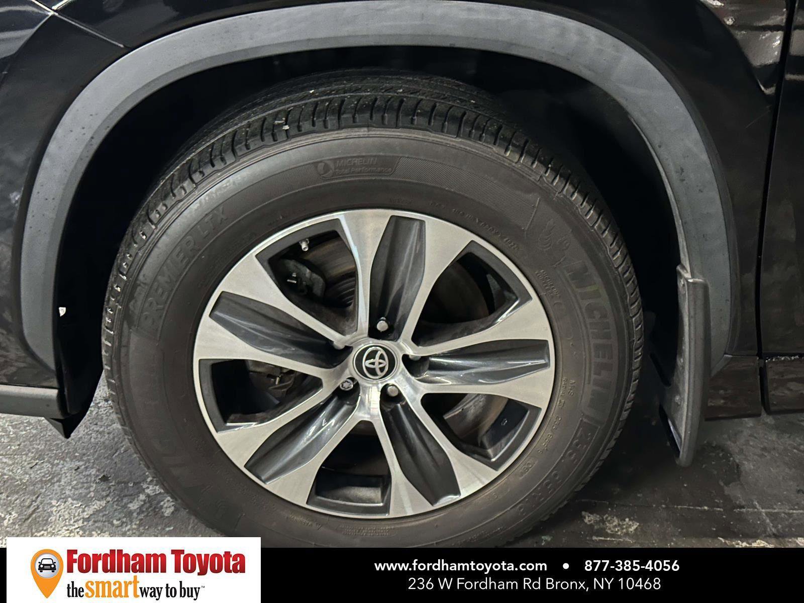 Used 2023 Toyota Highlander XLE image 9