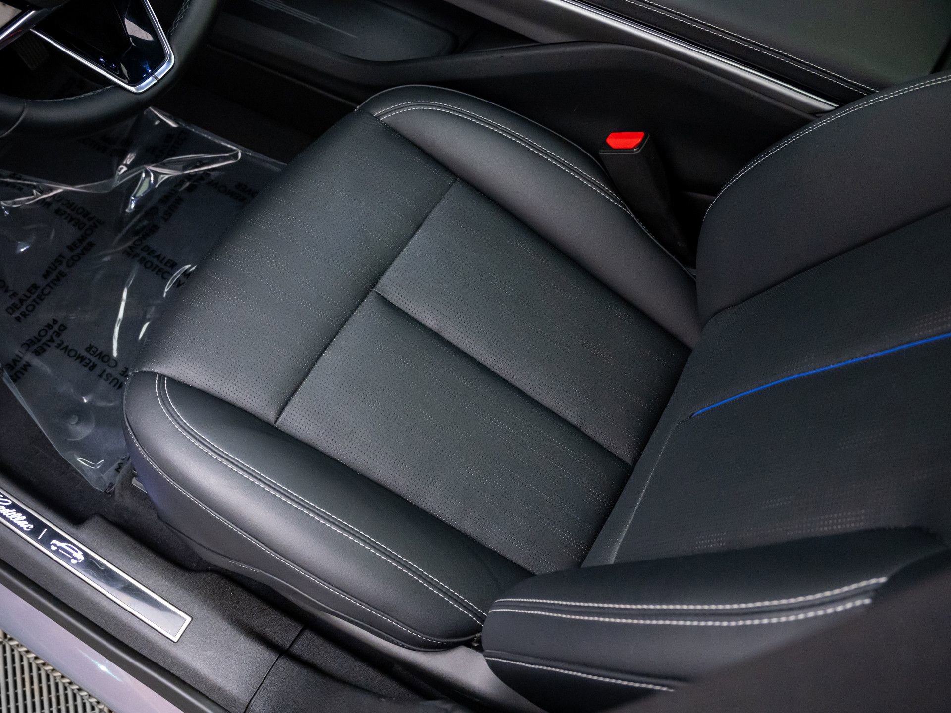 Certified 2025 Cadillac Lyriq Luxury w/ LPO, Floor Liner Package image 18