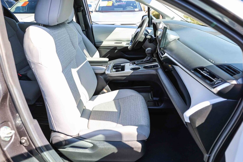 Certified 2025 Toyota Sienna LE FWD image 10
