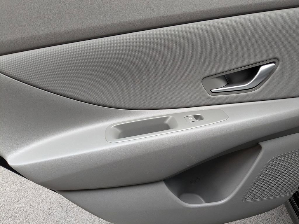 Used 2025 Hyundai Elantra SEL image 25