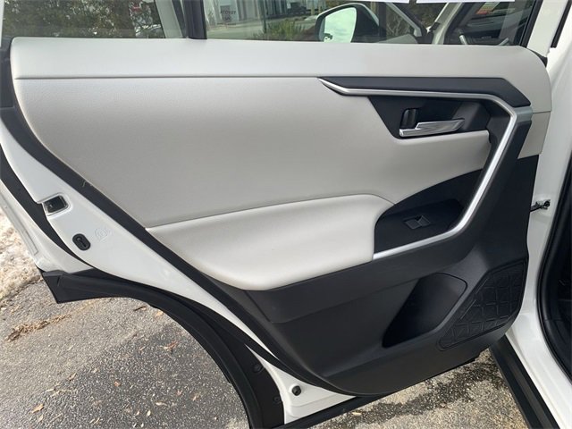 Used 2021 Toyota RAV4 XLE Premium image 15