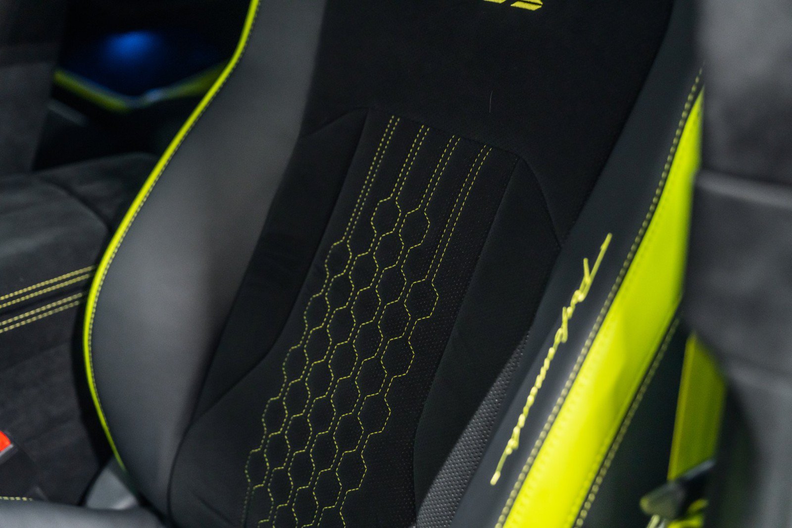 Used 2024 Lamborghini Urus Performante AWD/4WD image 27