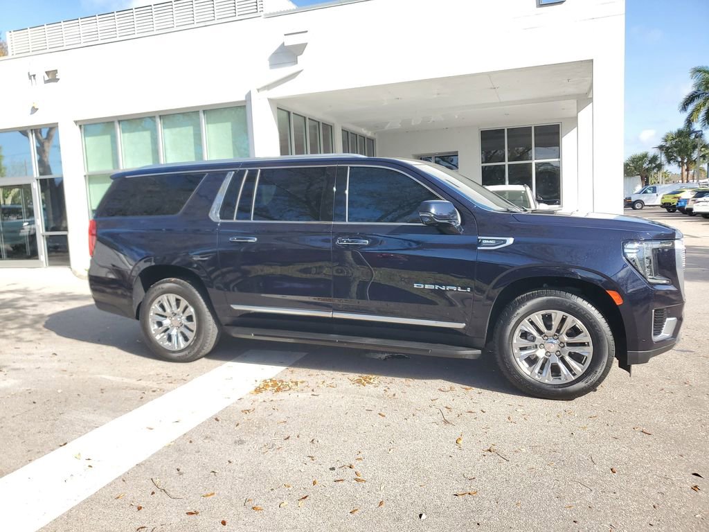Used 2022 GMC Yukon XL Denali w/ Advanced Technology Package image 6