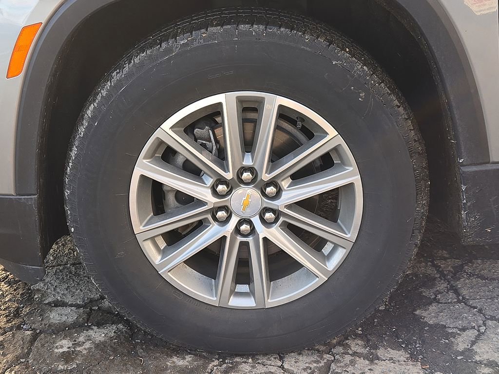 Used 2023 Chevrolet Traverse LT image 12