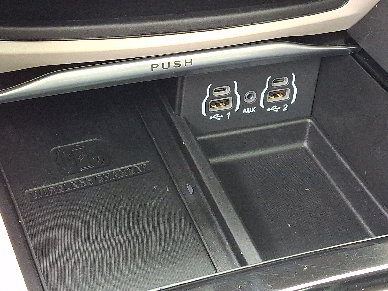 Used 2023 Chrysler Pacifica Limited FWD image 29