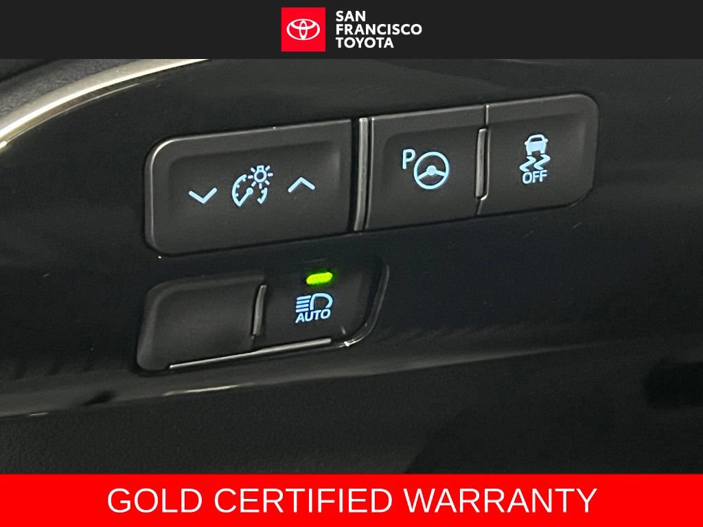 Certified 2022 Toyota Prius LE FWD image 32