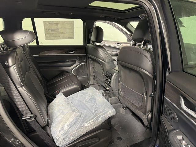 New 2025 Jeep Grand Cherokee L Limited w/ Trailer Tow Package image 32