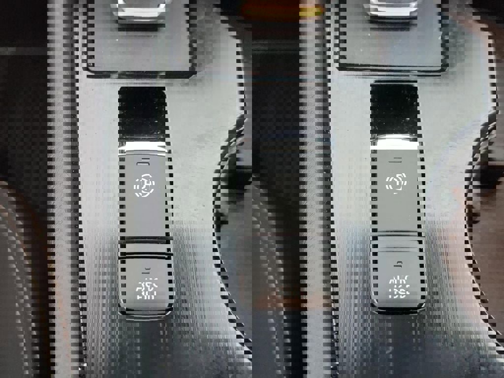 Certified 2025 Nissan Rogue SV image 21