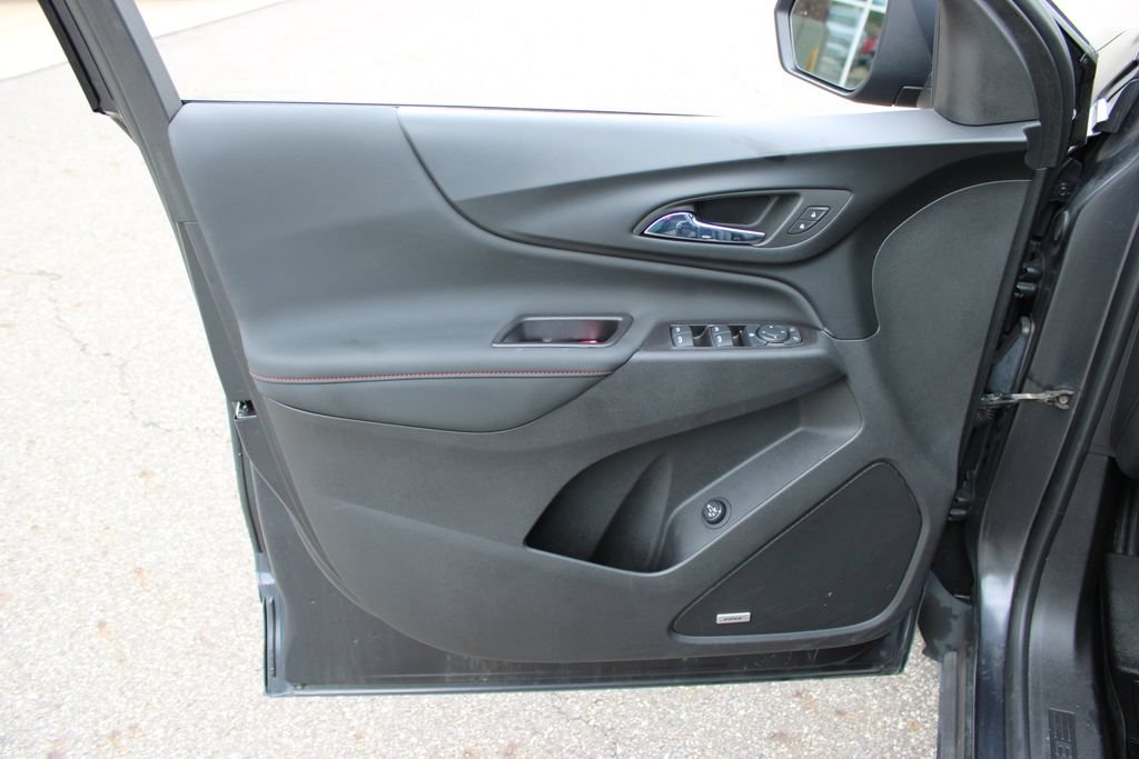 Used 2022 Chevrolet Equinox RS w/ RS Leather Package AWD/4WD image 11