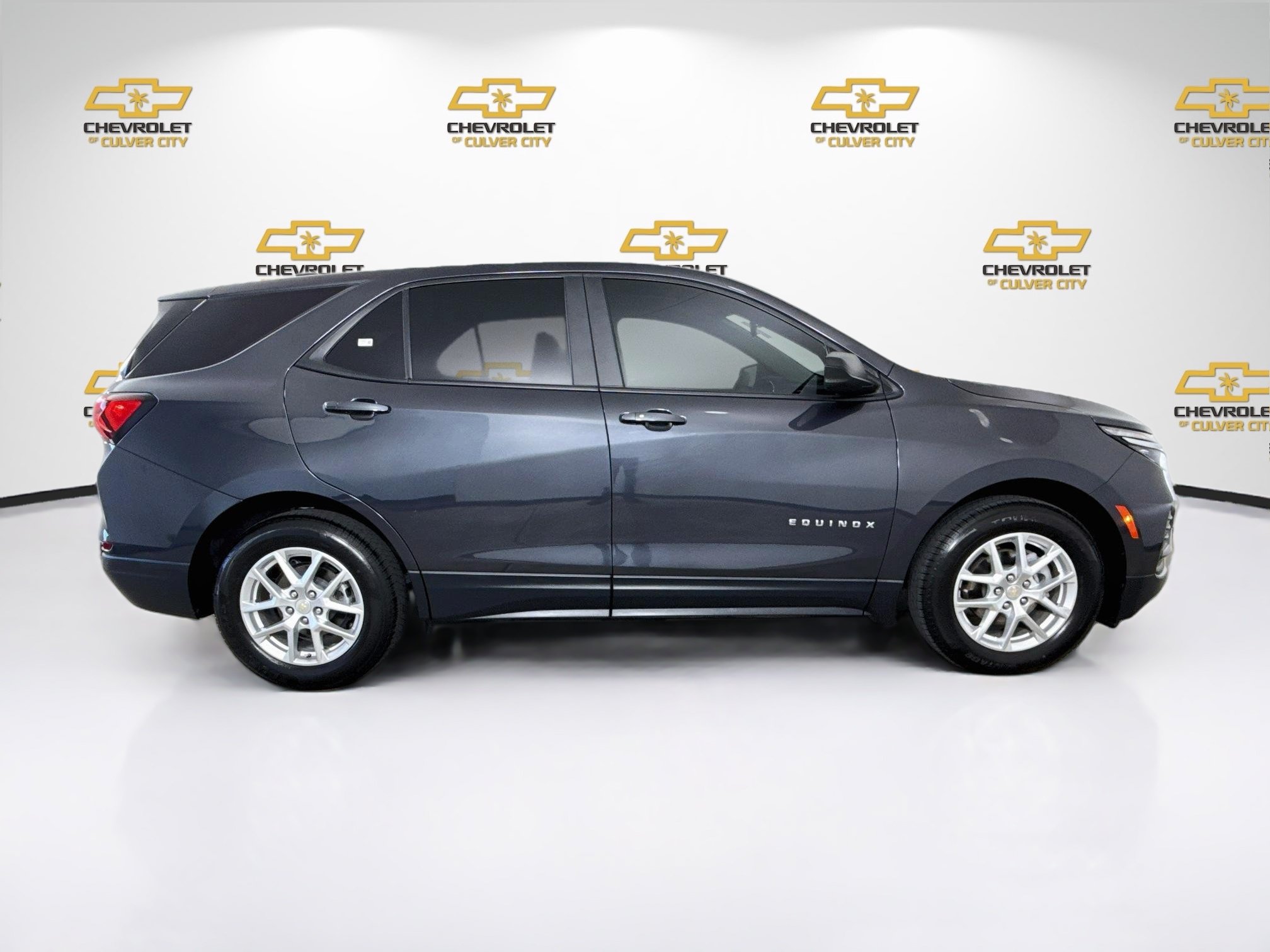 Used 2022 Chevrolet Equinox LS w/ LS Convenience Package FWD image 9