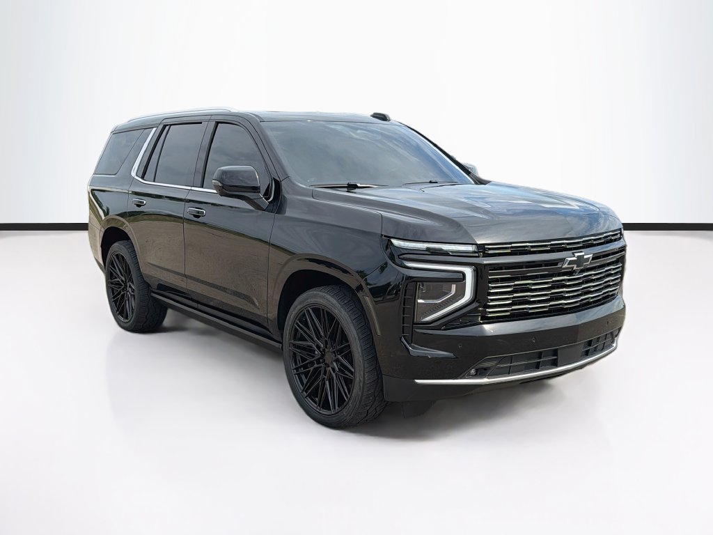 Used 2025 Chevrolet Tahoe High Country AWD/4WD image 3