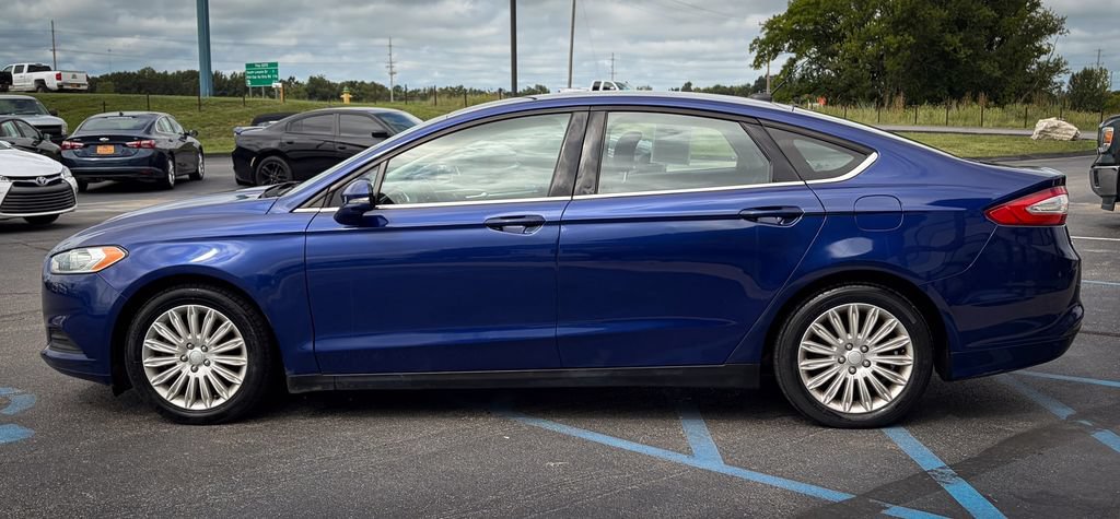Used 2016 Ford Fusion SE FWD image 12