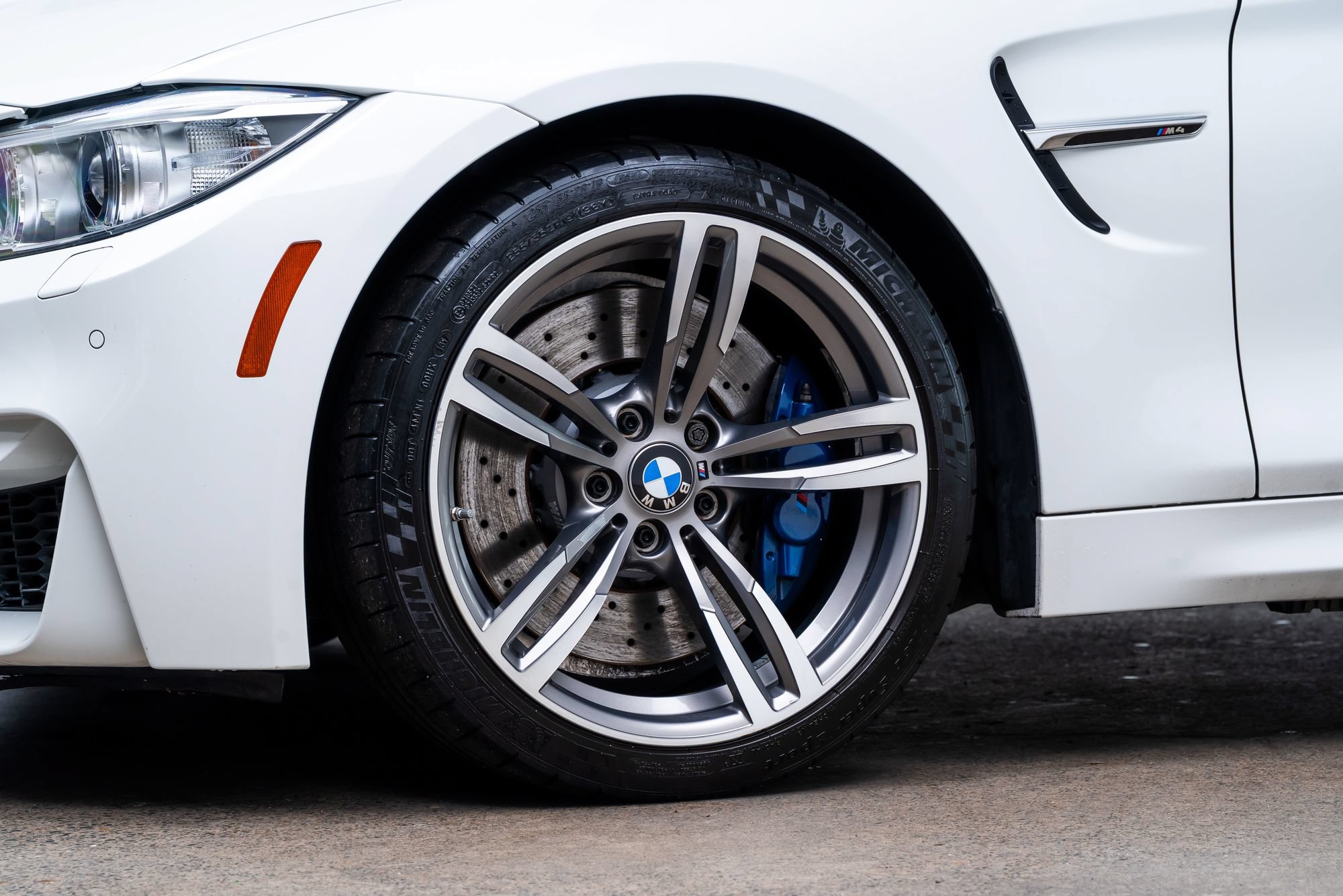 Used 2016 BMW M4 Convertible RWD image 5