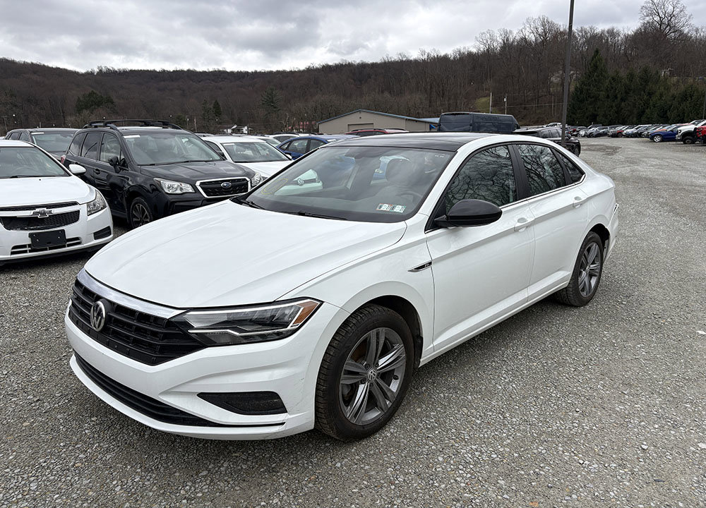 Used 2019 Volkswagen Jetta R-Line w/ R-Line Cold Weather Package image 4
