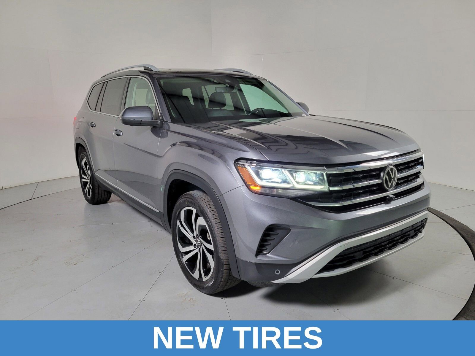 Used 2021 Volkswagen Atlas SEL Premium image 3