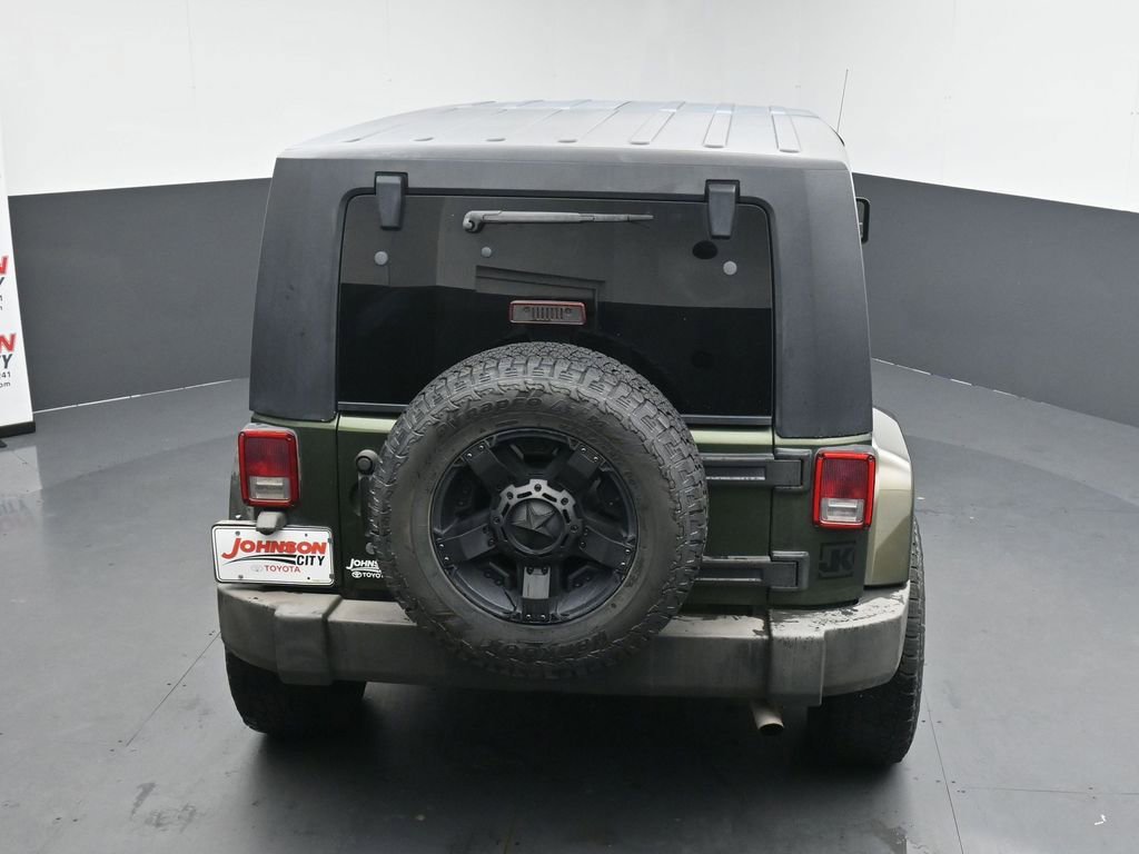 Used 2007 Jeep Wrangler Unlimited Sahara w/ Dual Top Group AWD/4WD image 27