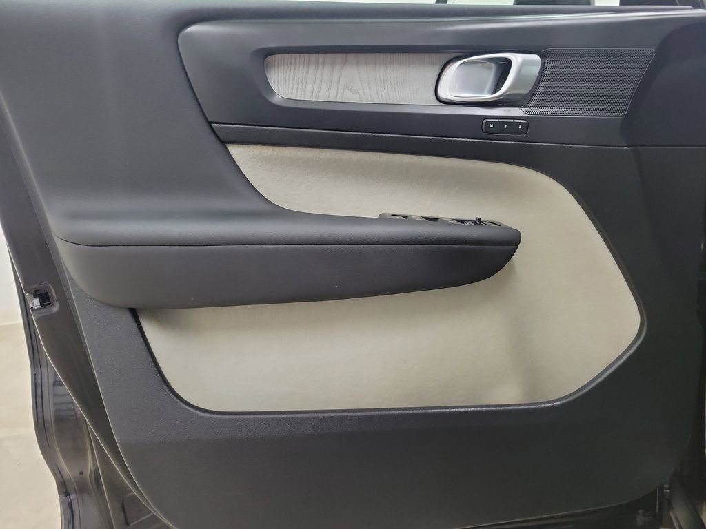 Certified 2023 Volvo XC40 B4 Plus w/ Driver Assist Package image 21