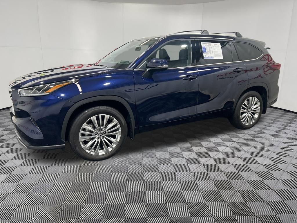 Used 2025 Toyota Highlander Platinum AWD/4WD image 4