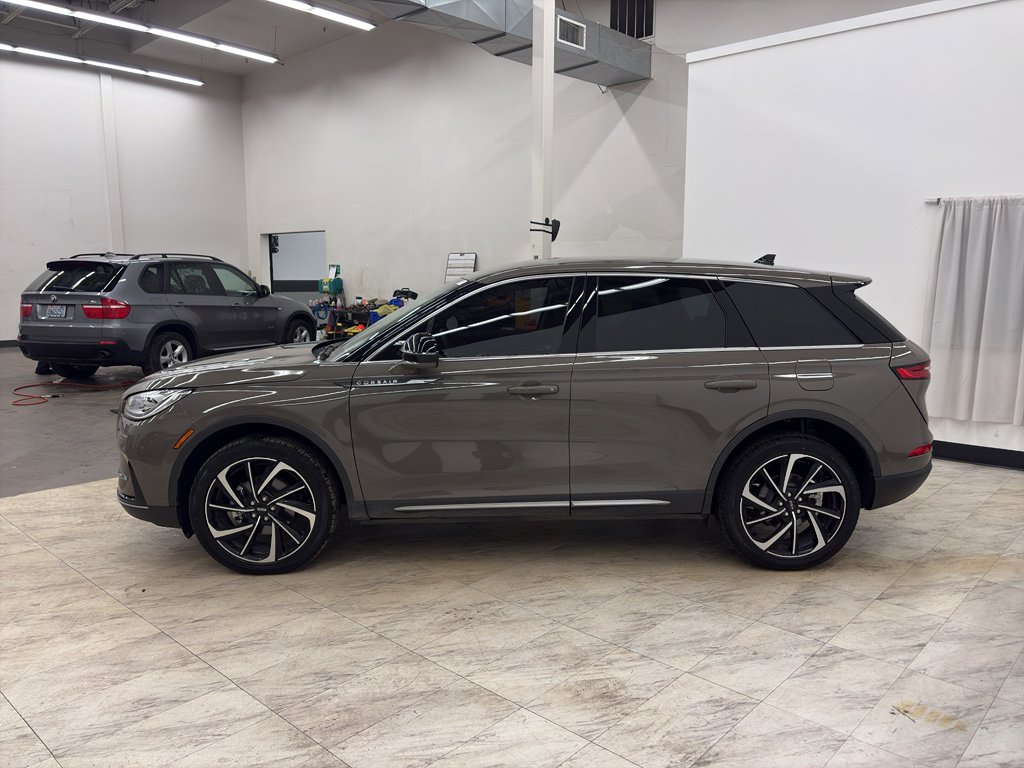 Used 2025 Lincoln Corsair Reserve w/ Rear Removable Package Tray image 4