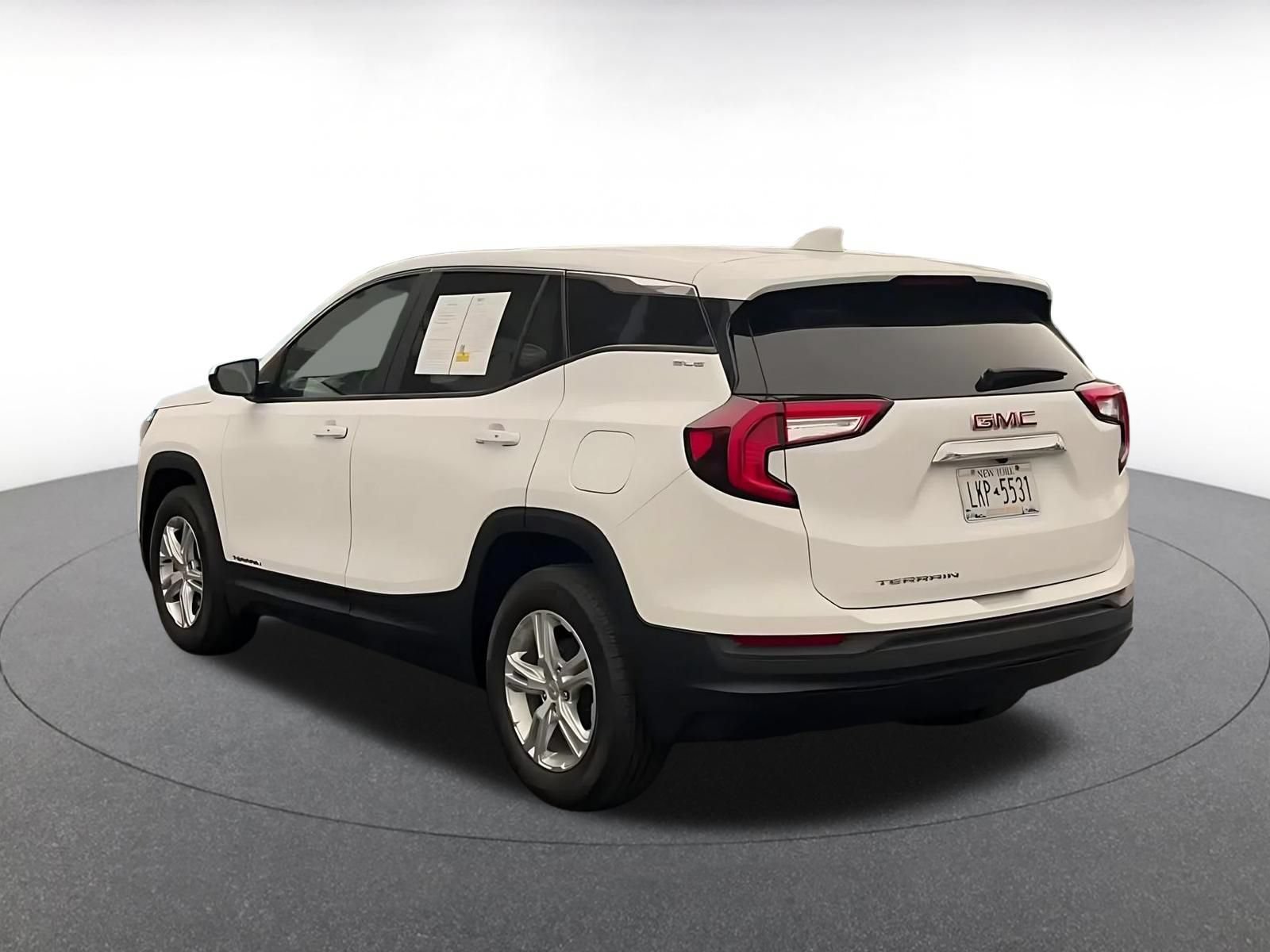 Used 2024 GMC Terrain SLE FWD image 10