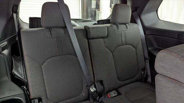 Used 2025 Honda Pilot Sport image 23