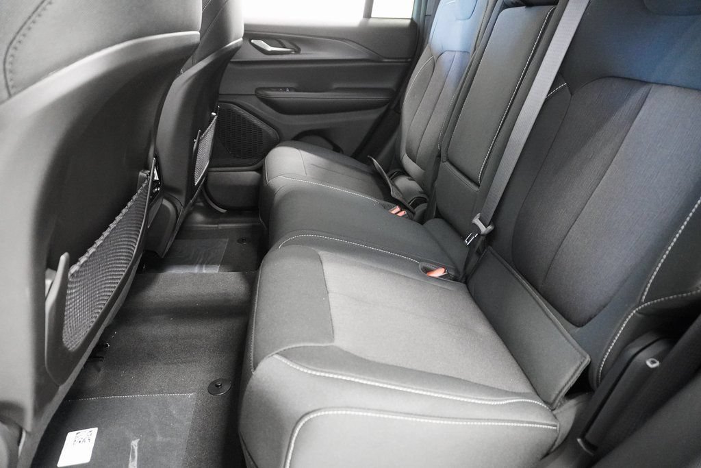 New 2025 Jeep Grand Cherokee Laredo w/ Luxury Tech Group I AWD/4WD image 17
