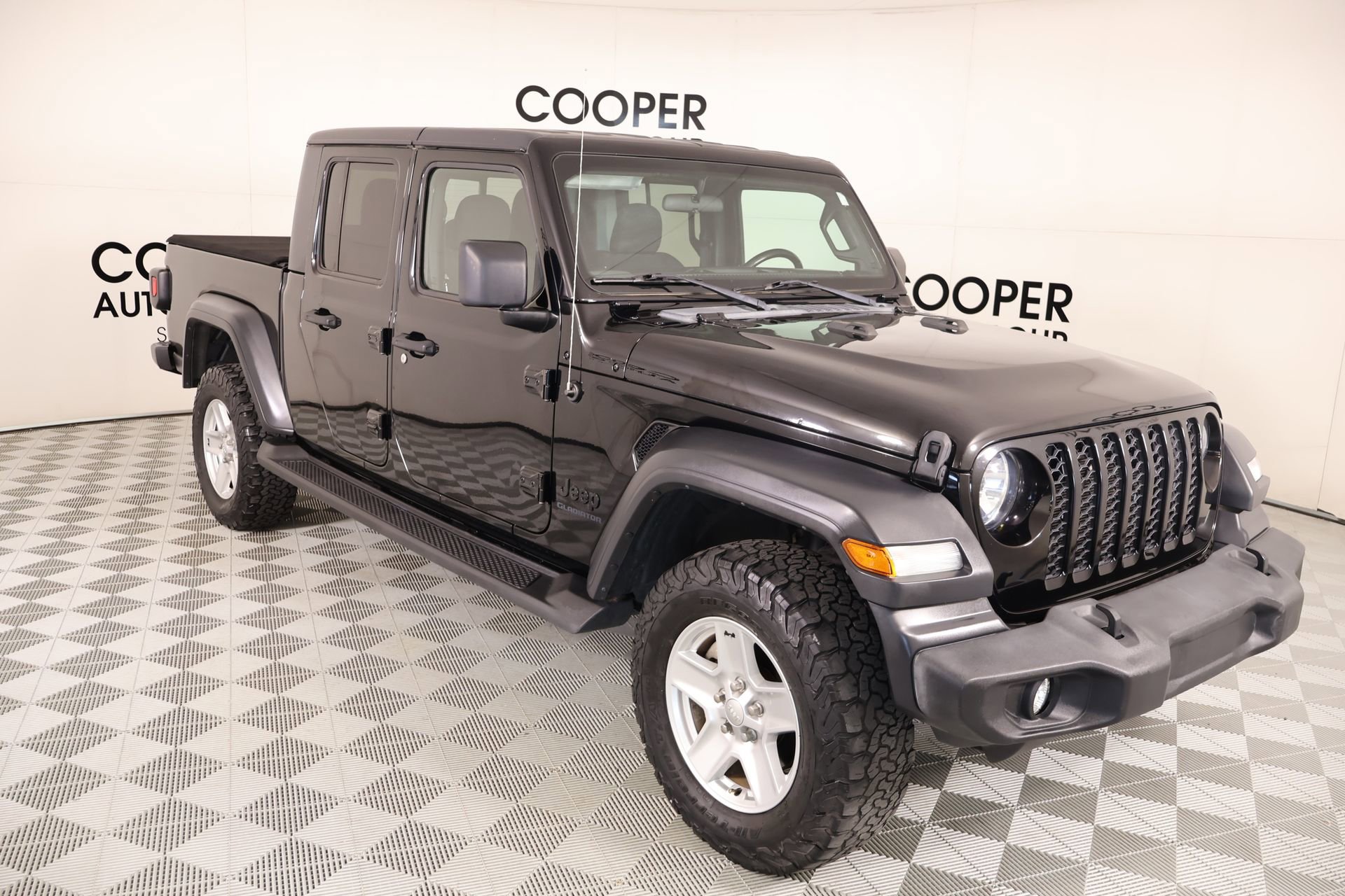 Used 2020 Jeep Gladiator Sport w/ Quick Order Package 24S AWD/4WD image 1